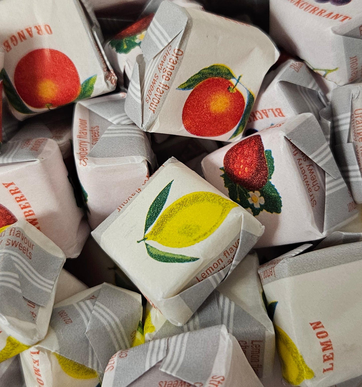 Fruit flavour caramels