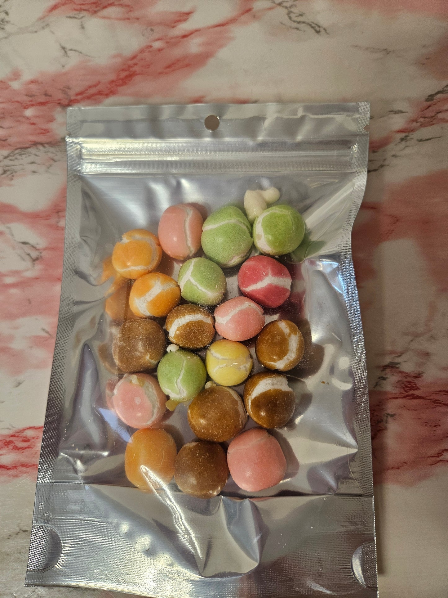 Freeze dried maoam pinballs